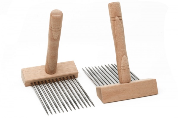 Wingham Hand Combs